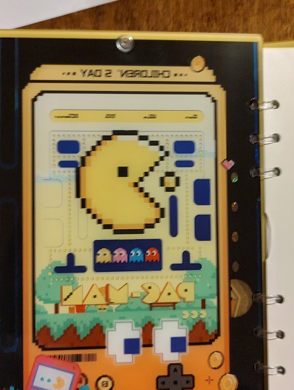 New! A5 Pac-Man Acrylic Shaker Notebook With Paper - Picture 2 of 3